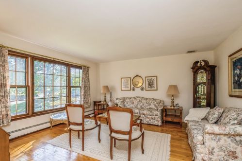 10 Woodfield Ave, Northport NY  11768-2439 exterior