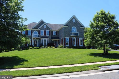 7624 Great Dover St, Gainesville, VA 20155-4895