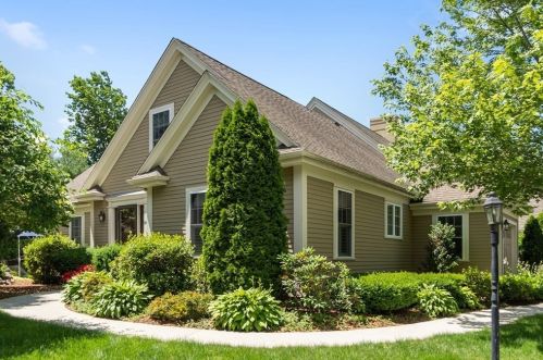 24 Faxon Dr, Stow, MA 01775-2149