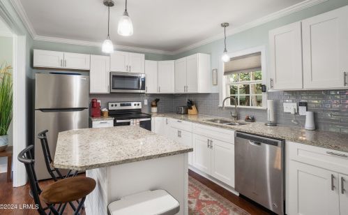 818 Paul Dr, Beaufort SC  29902-6626 exterior