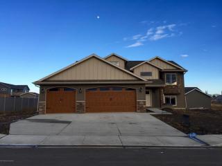 1976 Canyon Dr, Dickinson, ND 58601-6529