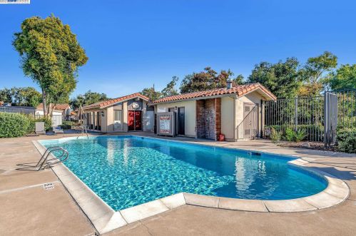 1634 Calle Santa Anna, Pleasanton CA  94566-5927 exterior