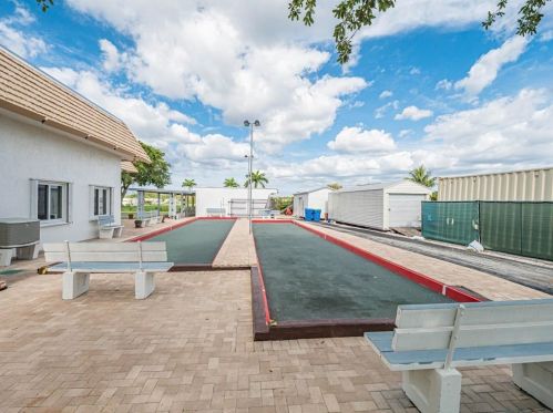 2021 18 Dr, Boynton Beach FL  33426-6418 exterior