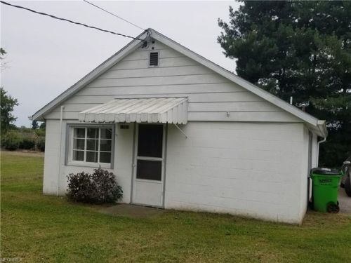 1303 Poplar Ave, Belpre, OH 45714-1429