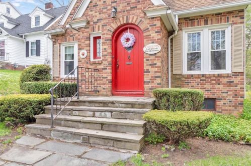 154 Circuit Ave, Waterbury, CT 06708-2161
