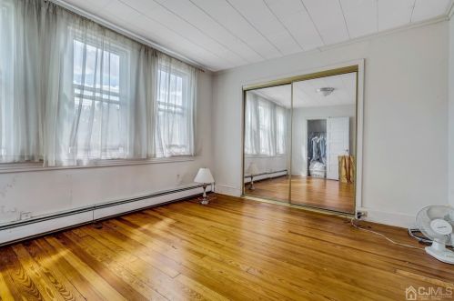 30 Freeman St, Woodbridge NJ  07095-3423 exterior