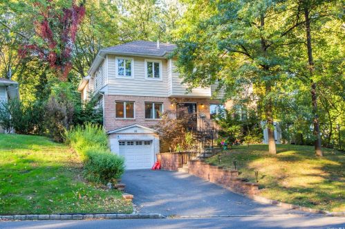 25 Ravine Rd, Great Neck, NY 11023-1726