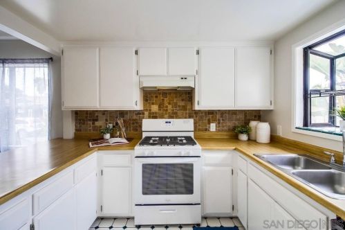 2070 Cable St, San Diego CA 92107-3313 exterior