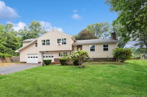 5 Pamela Dr, Wallingford CT  06492-1712 exterior