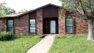 7105 Emory Oak Ln, Dallas TX  75249-1404 exterior
