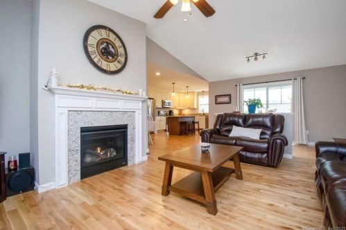 9 Field Cir, East Windsor, CT 06016-1403
