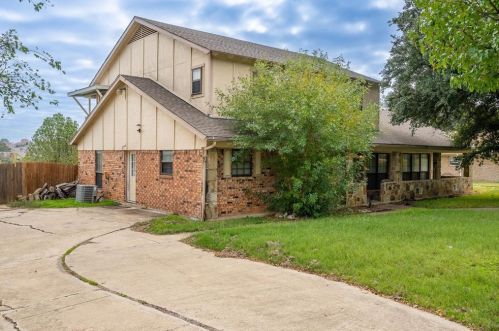 4212 Village Green Dr, Irving, TX 75038-5631