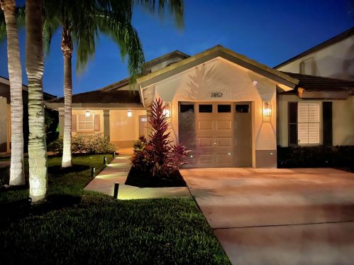 7857 Manor Forest Ln, Boynton Beach FL  33436-8818 exterior