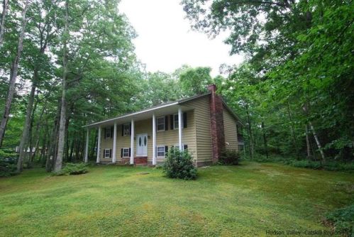 12 Mary Lou Ln, Shokan, NY 12481-5107