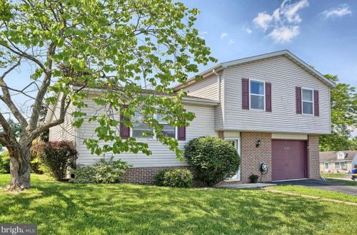 8740 Washington Cir, Hummelstown, PA 17036-8633