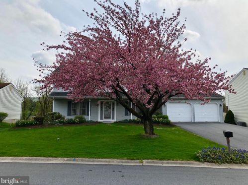 240 Faith Dr, Blandon, PA 19510-9765