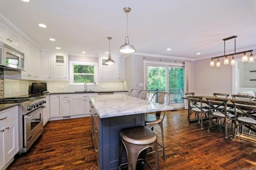 9 Charles Ln, Rye Brook NY  10573-1404 exterior