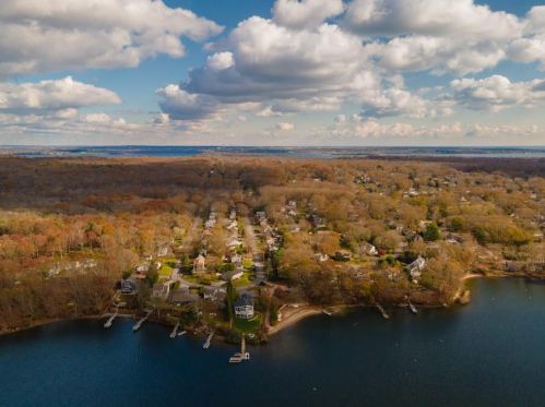 22 Bow Run, South Kingstown RI  02874-2471 exterior