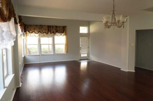 809 Slaughter Ln, Euless TX  76040-8954 exterior