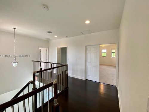 948 104th Ave, Miami FL  33172-4097 exterior