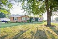 2201 Pendleton Dr, Clarksville, TN 37042-5695