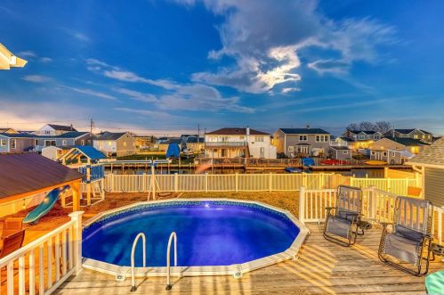 2617 Ocean Ave, Seaford, NY 11783-3420