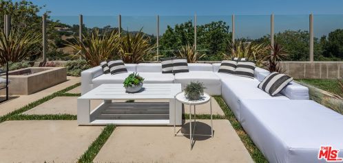 3423 Scadlock Ln, Van Nuys CA  91403-4915 exterior