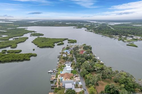 5959 Riverside Dr, Daytona Beach FL 32127-6445 exterior