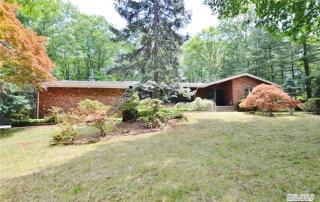 36 Brookfield Rd, Northport, NY 11768-1407