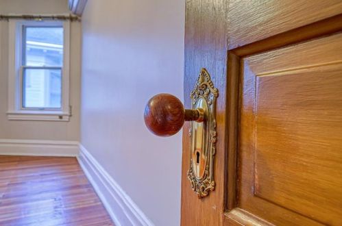 213 Dalzell Ave, Pittsburgh PA 15202-1856 exterior