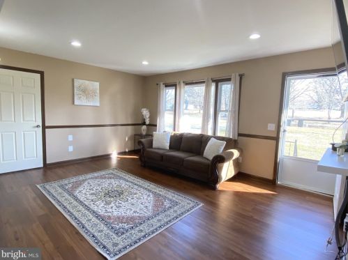 322 Greenbank Rd, Fredericksburg, VA 22406-5402