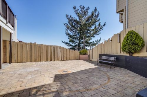 1063 Schwerin St, Daly City CA  94014-1622 exterior