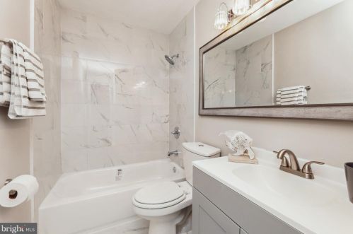 3442 Beale Ct, Woodbridge VA  22193-1702 exterior