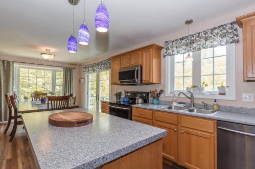 11 Lynwood Rd, Raymond NH  03077-1876 exterior