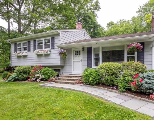 28 Aspen Ledges Rd, Ridgefield, CT 06877-1826