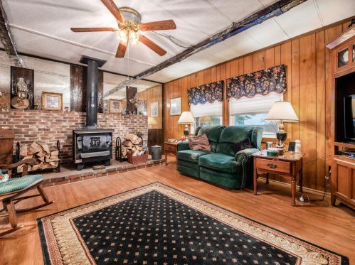 8090 Ridge Rd, Zanesville OH  43701-7869 exterior