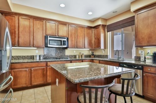 867 Coronado Cir, Santa Paula CA  93060-1666 exterior