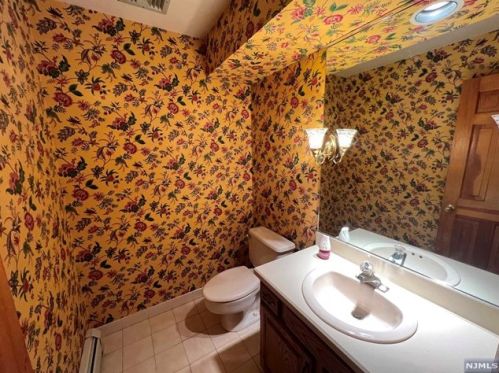 61 Bentley Dr, Franklin Lakes NJ  07417-1942 exterior