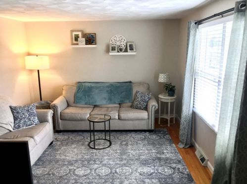 17 Pne Ave, Coventry RI 02816-5929 exterior