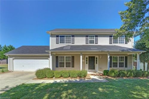 832 Eagle Point Dr, Kernersville, NC 27284-7740