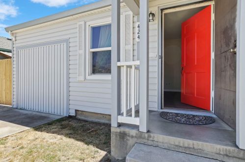 424 1st St, Lodi, CA 95240-1040