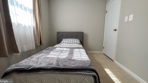 105 Appletree Dr, Leesburg VA  20176-4507 exterior