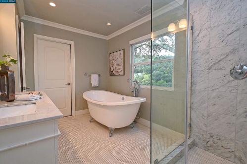 122 El Toyonal, Orinda CA  94563-2133 exterior