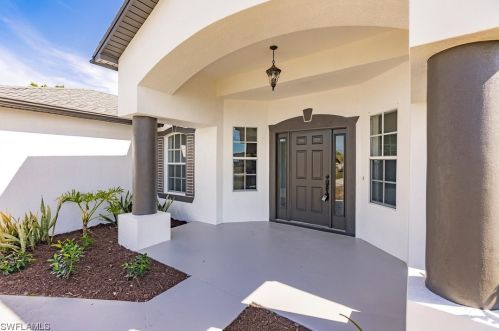 1823 6th Ave, Cape Coral FL  33909-9216 exterior