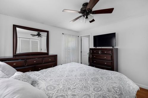 32 Rolling Acres Dr, Cumberland RI  02864-2614 exterior