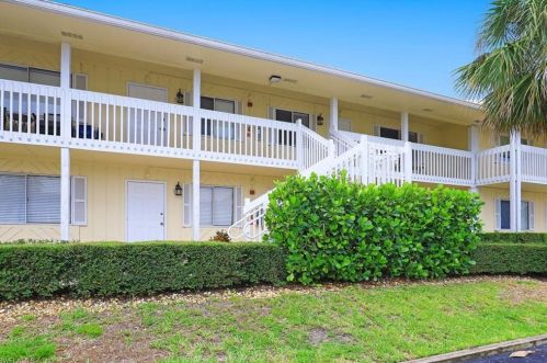 4617 Bayshore Dr, Naples FL  34112-4356 exterior