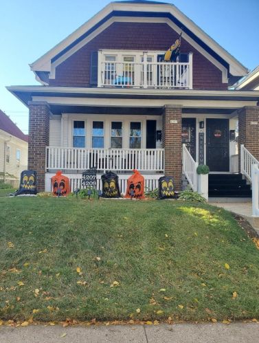 4207 13th St, Milwaukee, WI 53209-6936