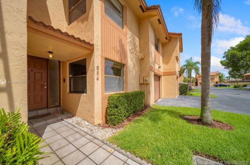 954 113th Ter, Hollywood, FL 33025-4302