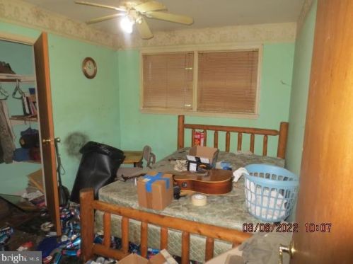 117 Military Dr, West Deptford NJ  08063-1506 exterior