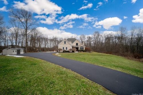12 Lagrange Rd, Camp Bell Hall, NY 10916-2229